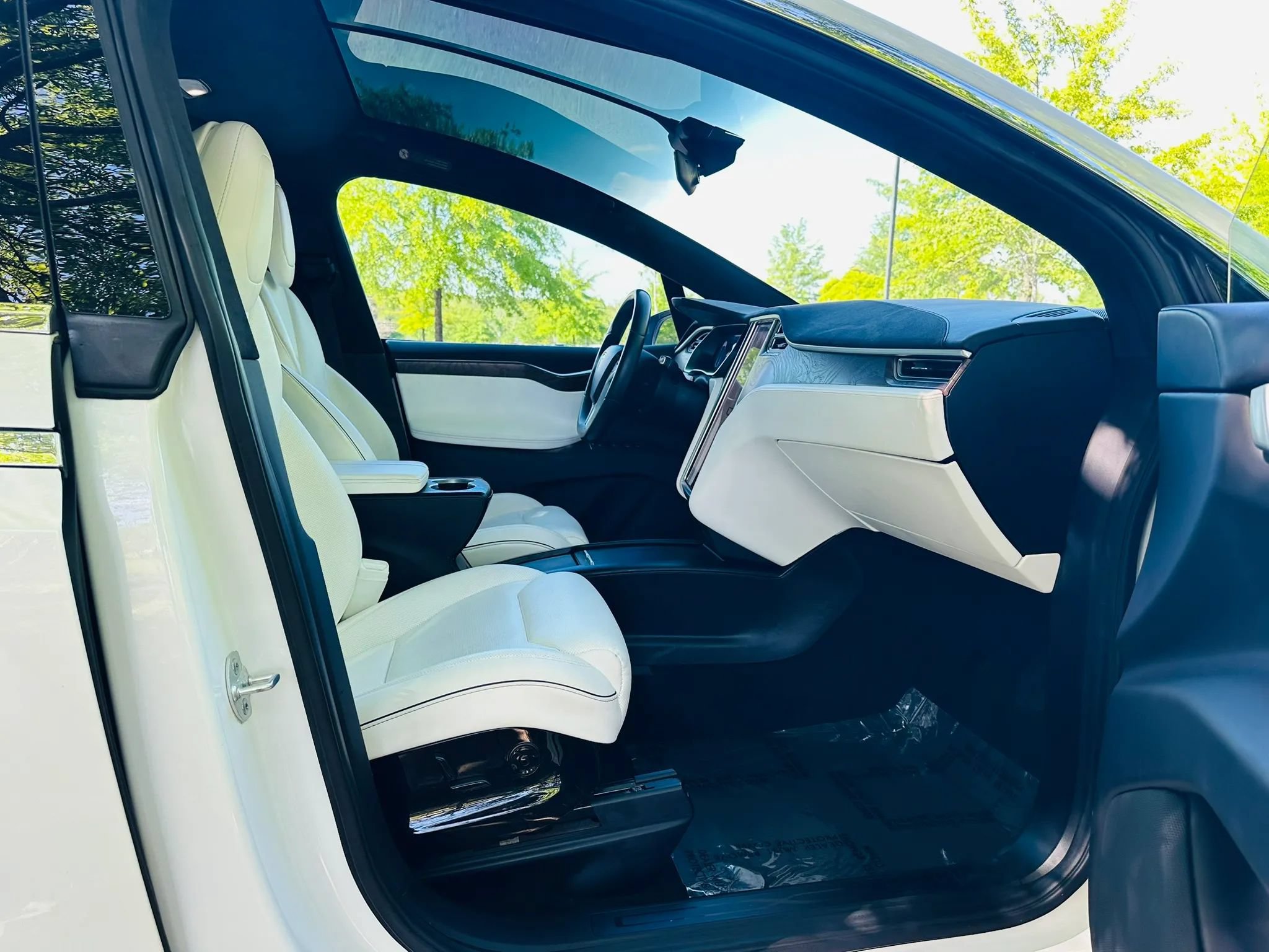 Used 2016 Tesla Model X Performance AWD/4WD image 12