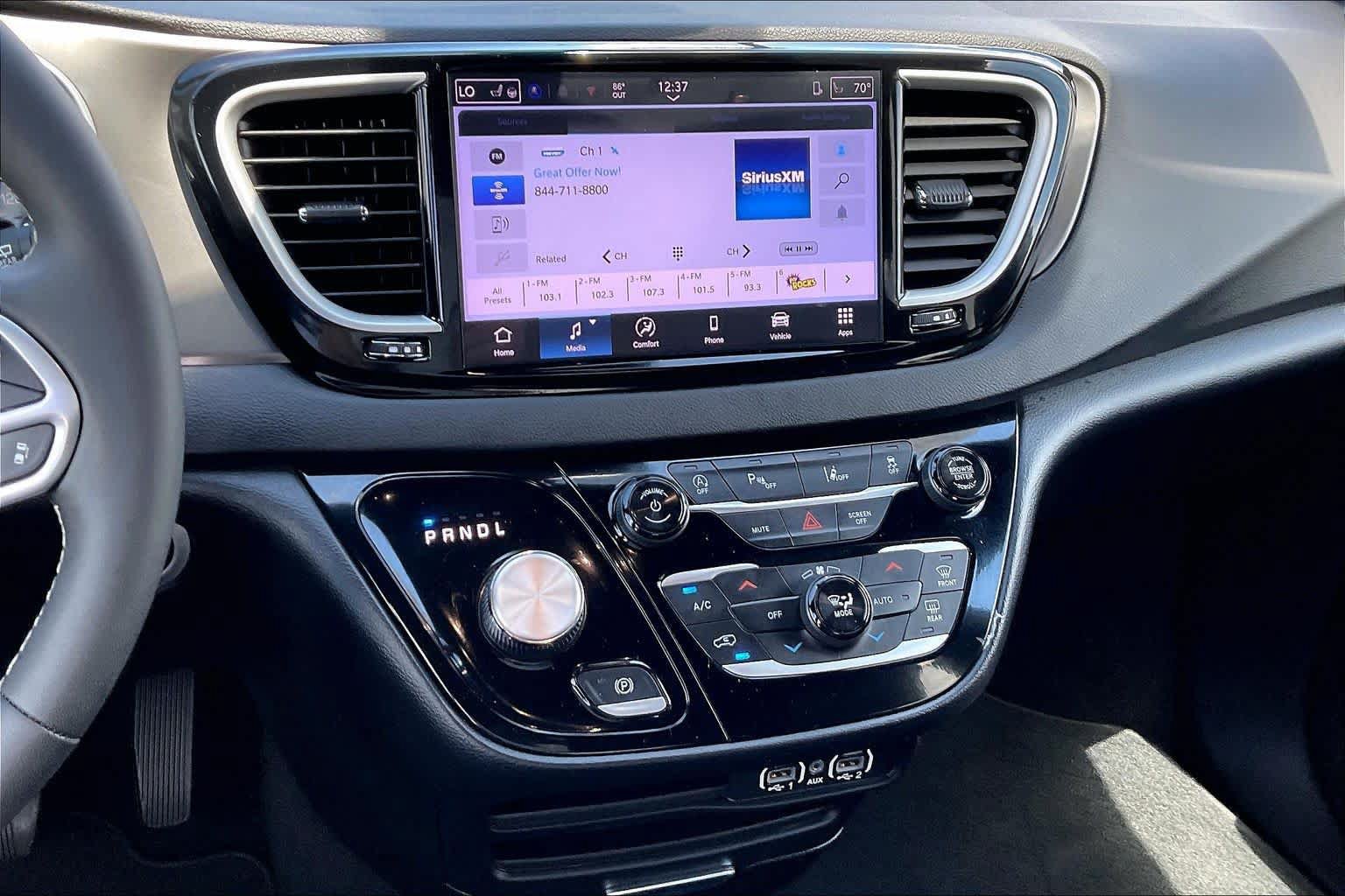 Used 2025 Chrysler Pacifica Select FWD image 7
