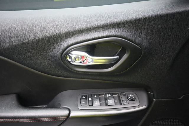 Used 2022 Jeep Cherokee Trailhawk AWD/4WD image 13