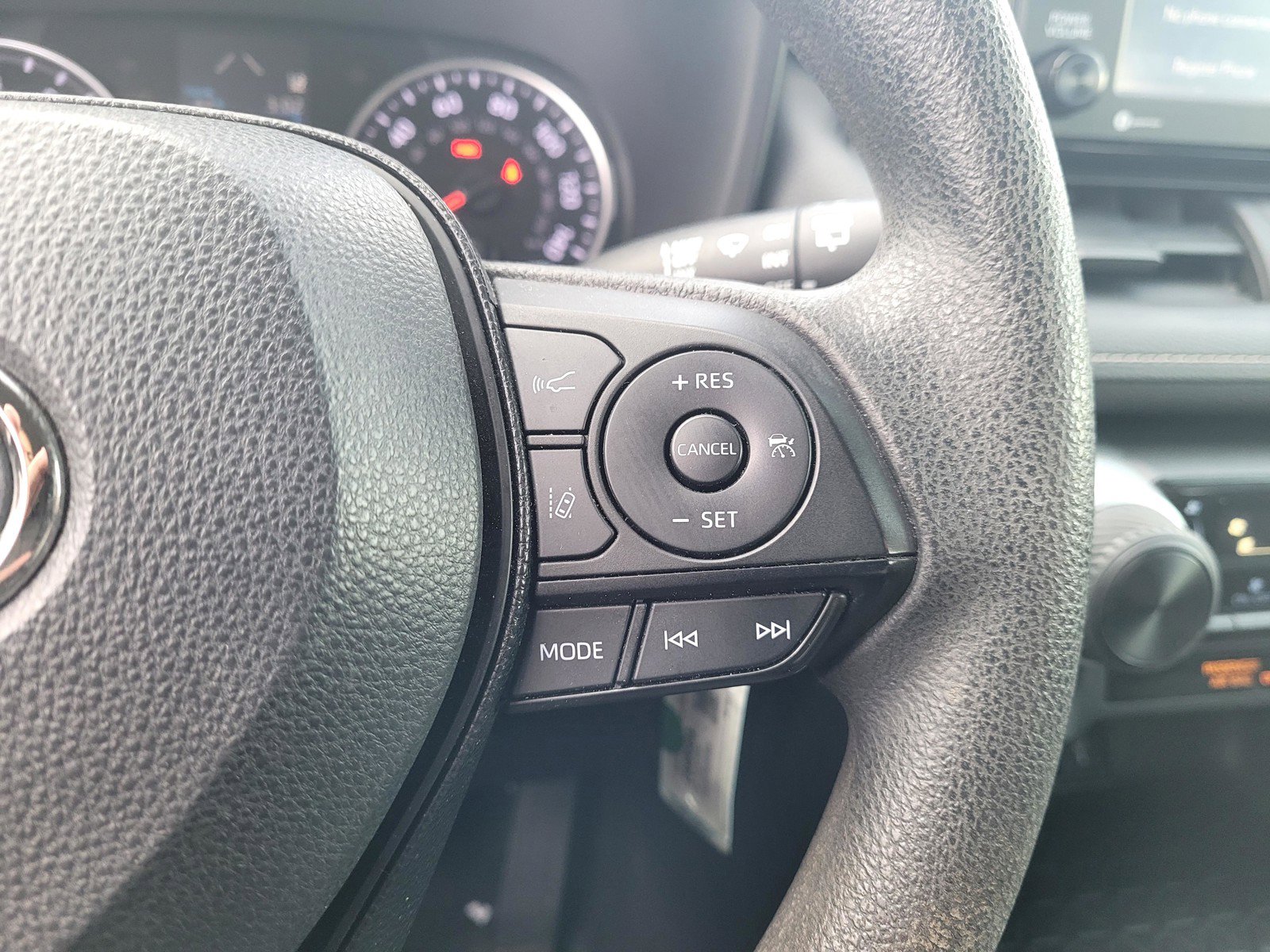 Used 2020 Toyota RAV4 LE image 24