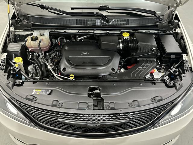 Used 2020 Chrysler Pacifica Touring-L image 22