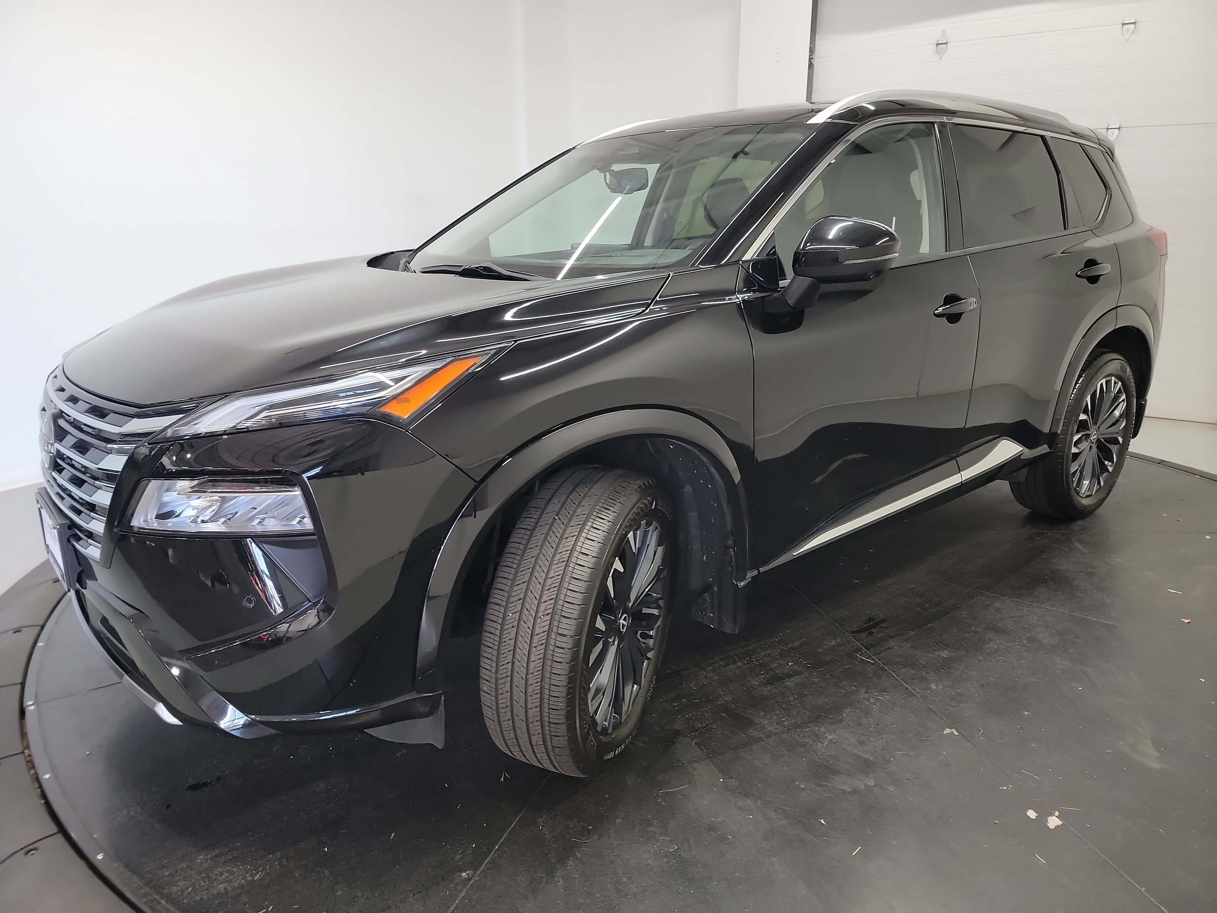 Used 2024 Nissan Rogue Platinum w/ Platinum Premium Package AWD/4WD image 3