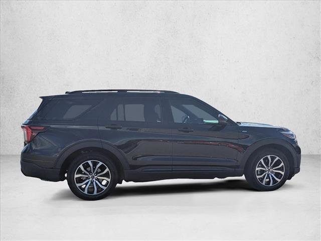 Used 2025 Ford Explorer ST-Line image 4
