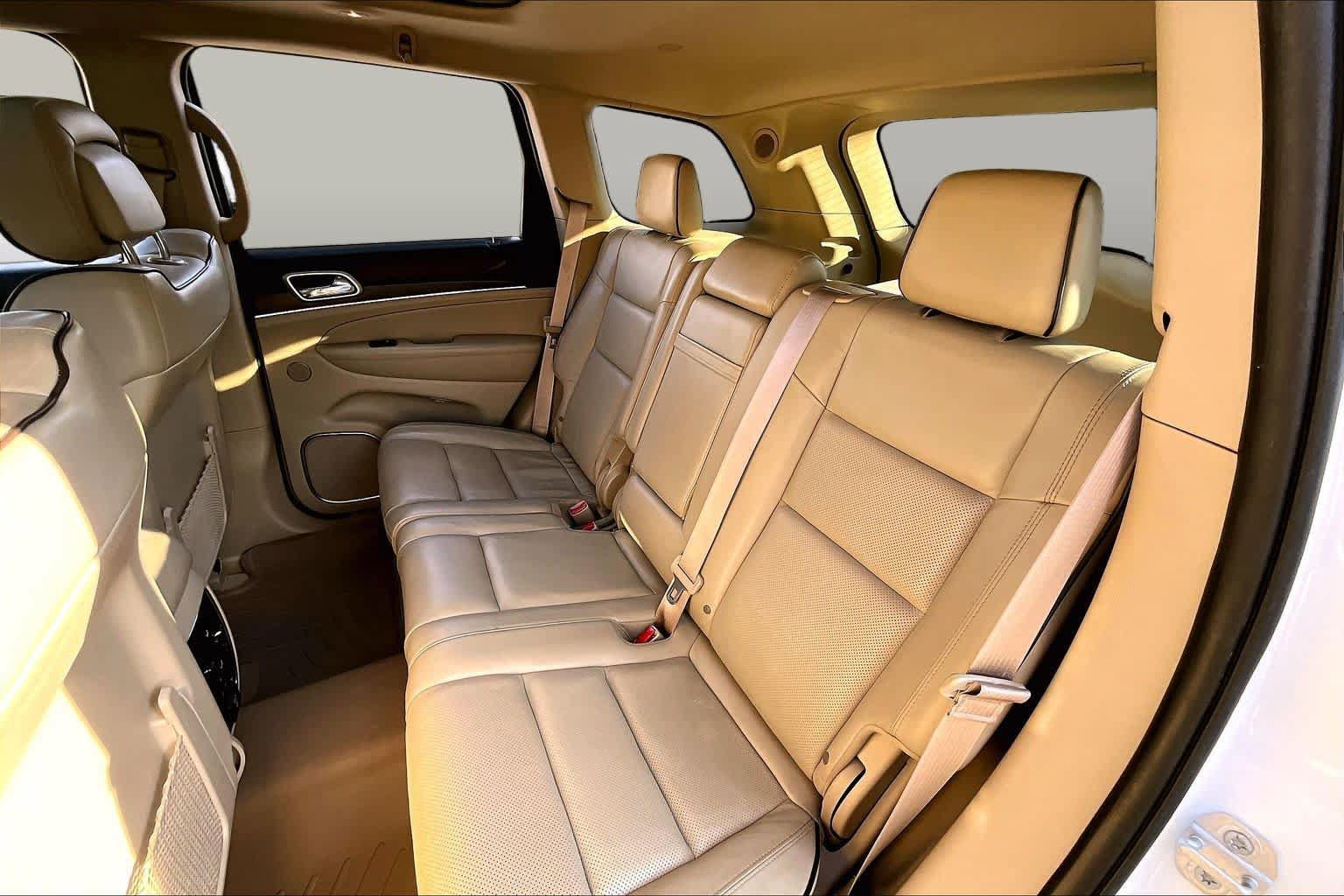 Used 2018 Jeep Grand Cherokee Overland AWD/4WD image 27