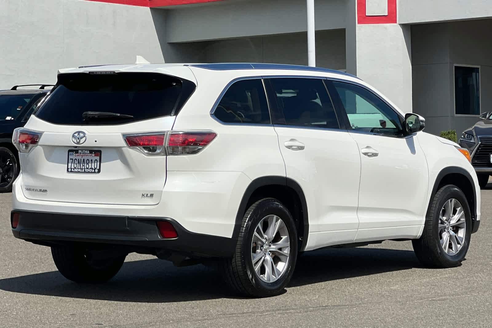 Used 2014 Toyota Highlander XLE FWD video 2