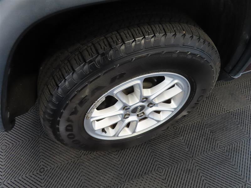 Used 2019 Jeep Grand Cherokee Laredo image 8