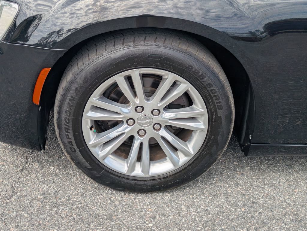 Used 2017 Chrysler 300 Limited w/ Value Package image 10