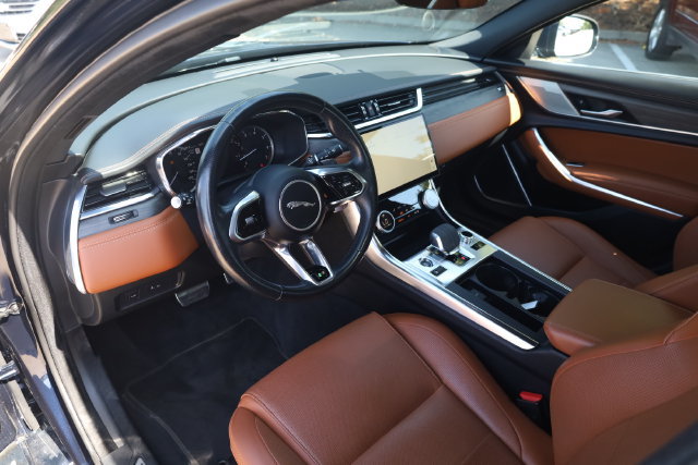 Used 2023 Jaguar XF R-Dynamic SE AWD/4WD image 10
