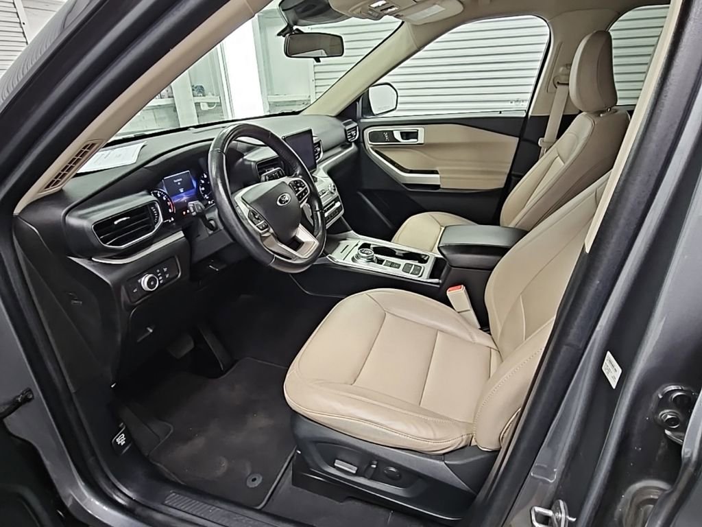 Used 2022 Ford Explorer XLT w/ Equipment Group 202A image 11