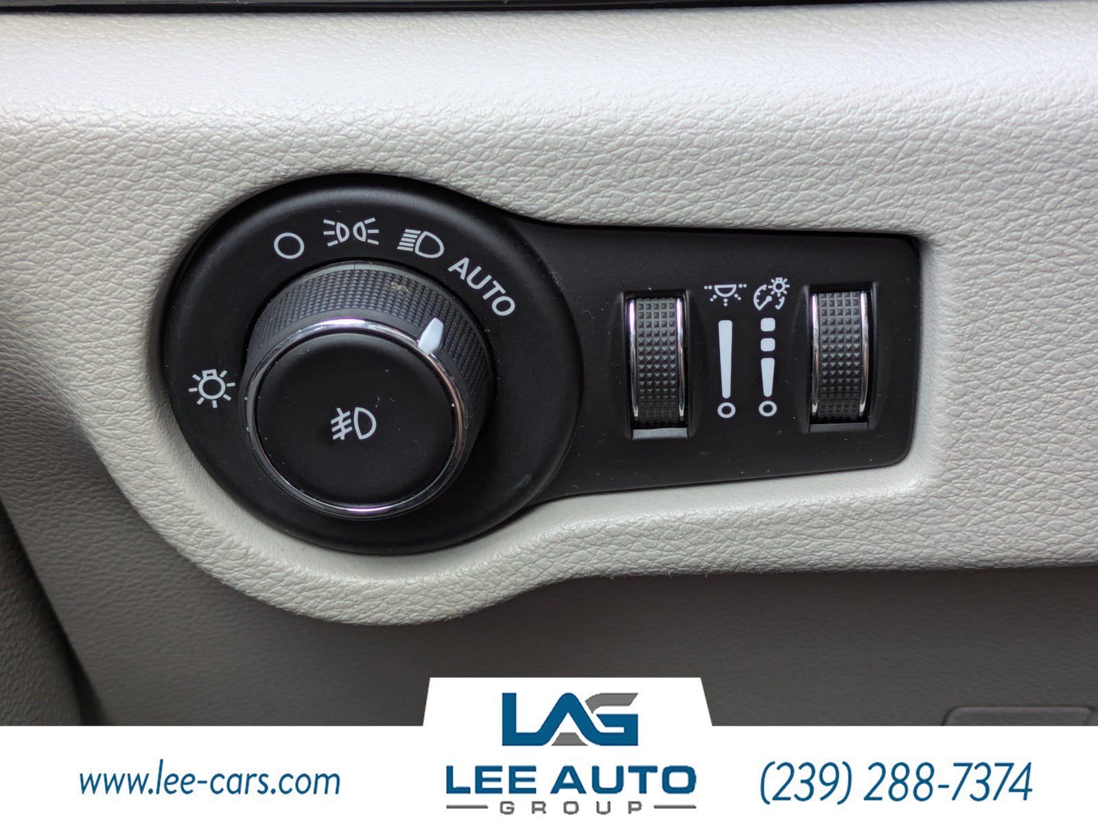 Used 2019 Chrysler Pacifica Touring-L FWD image 21