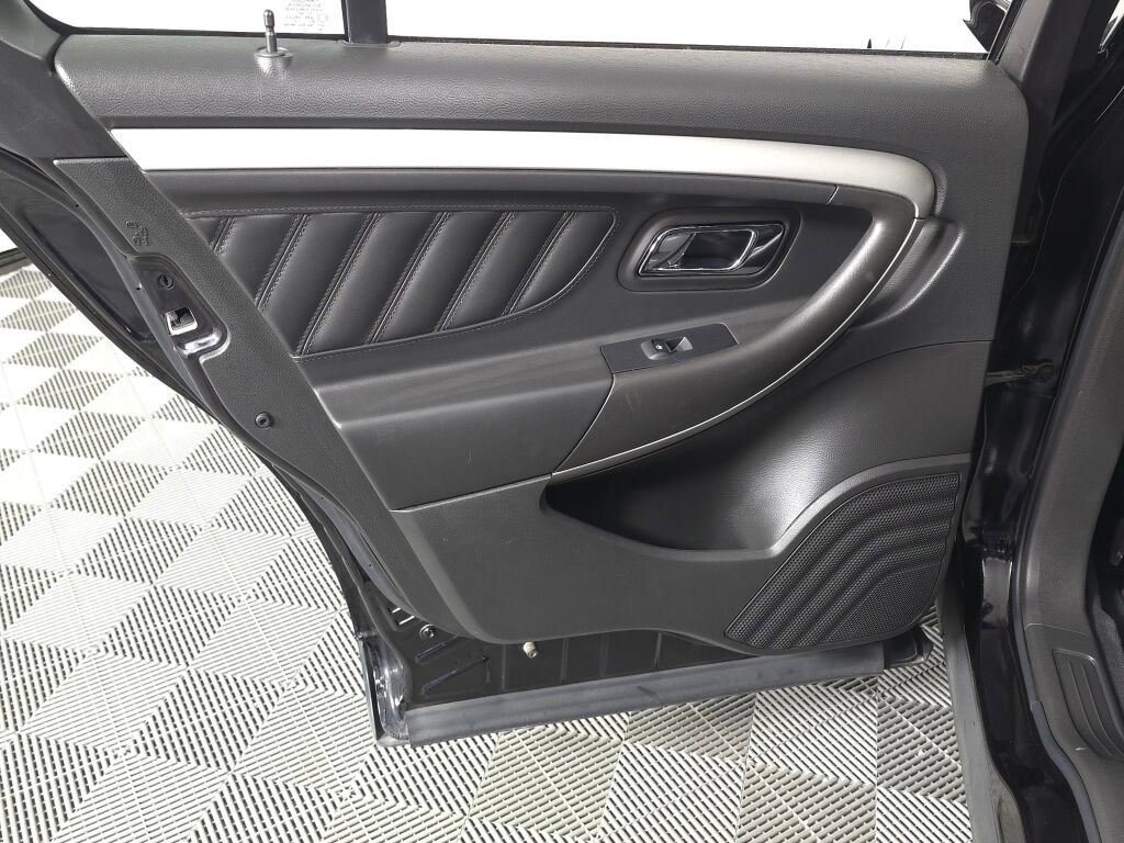 Used 2019 Ford Taurus SEL image 12