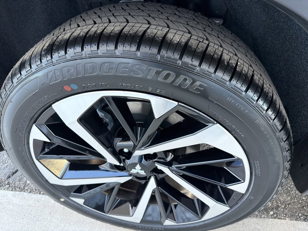 New 2025 Mitsubishi Outlander SE image 12