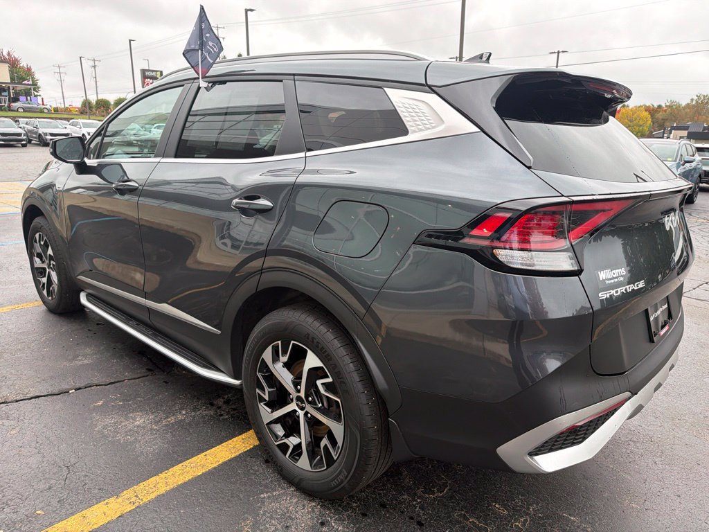 Used 2023 Kia Sportage EX AWD/4WD image 11