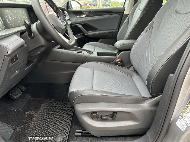 New 2026 Volkswagen Tiguan SE AWD/4WD image 18