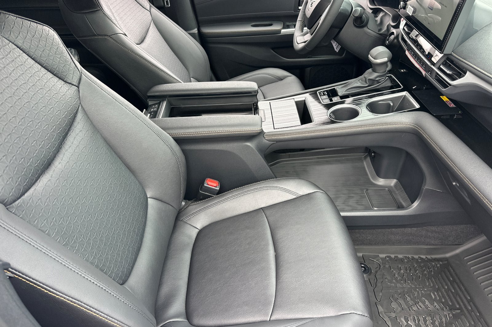 New 2026 Toyota Sienna XLE Woodland Edition AWD/4WD image 18