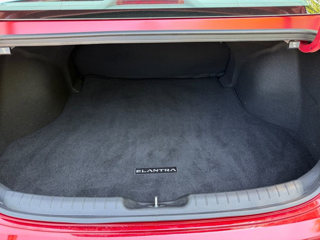 Used 2025 Hyundai Elantra Sport FWD image 19