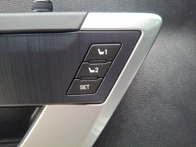 Used 2023 Toyota Tundra Platinum image 12