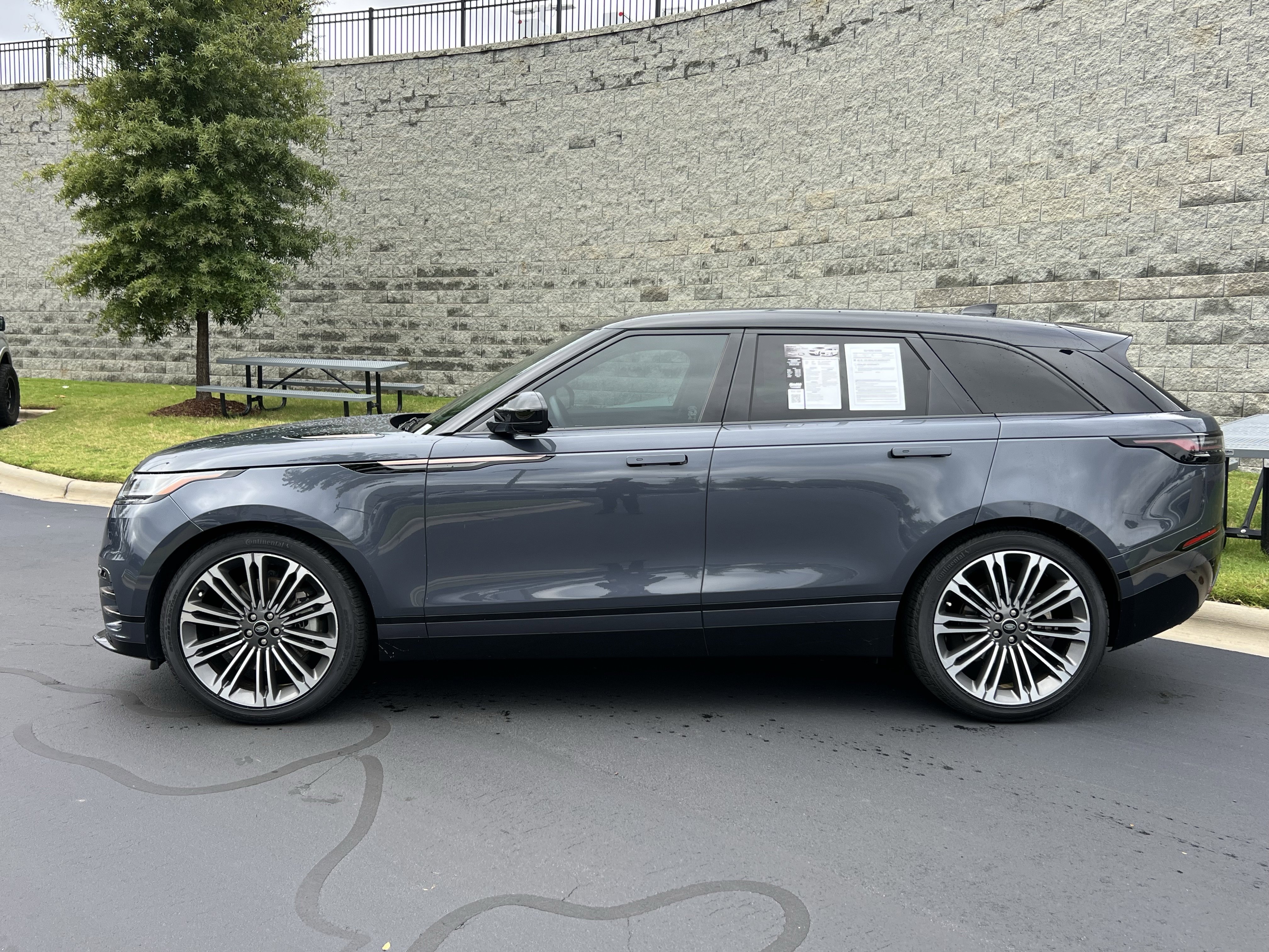 Used 2024 Land Rover Range Rover Velar Dynamic HSE image 4