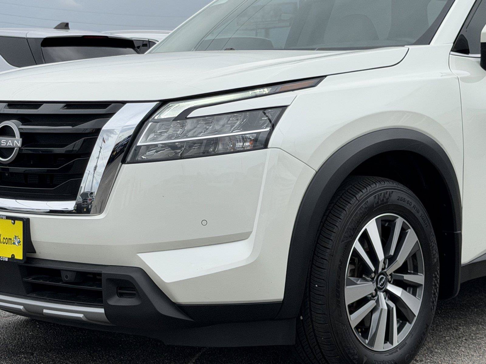 Used 2024 Nissan Pathfinder SL AWD/4WD image 9