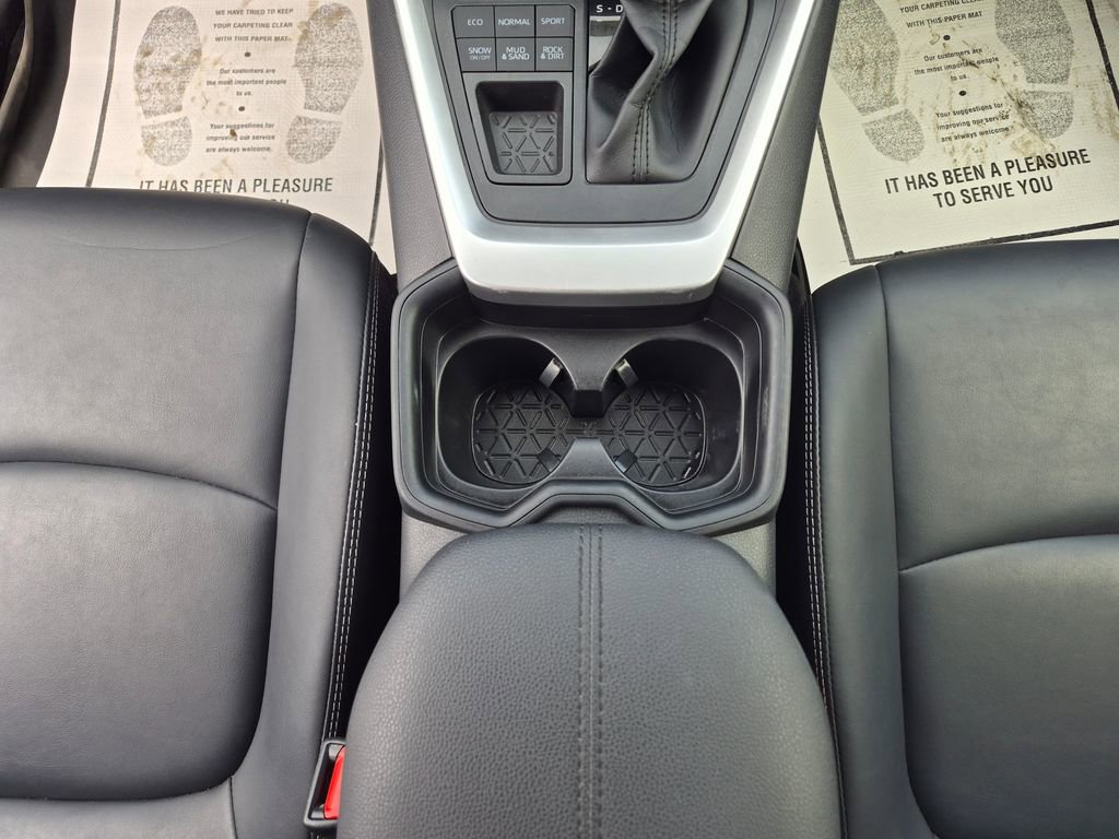 Used 2021 Toyota RAV4 XLE Premium image 24