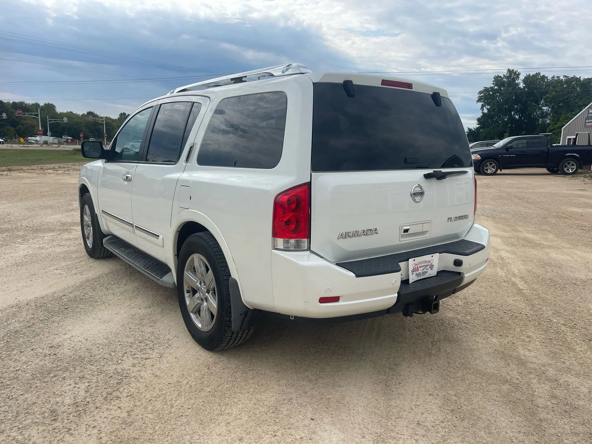 Used 2014 Nissan Armada Platinum image 2