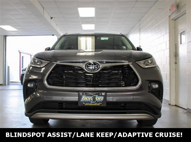 Used 2023 Toyota Highlander Platinum image 2