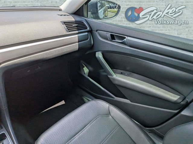 Used 2017 Volkswagen Passat 1.8T R-Line w/ R-Line Lighting Package FWD image 16