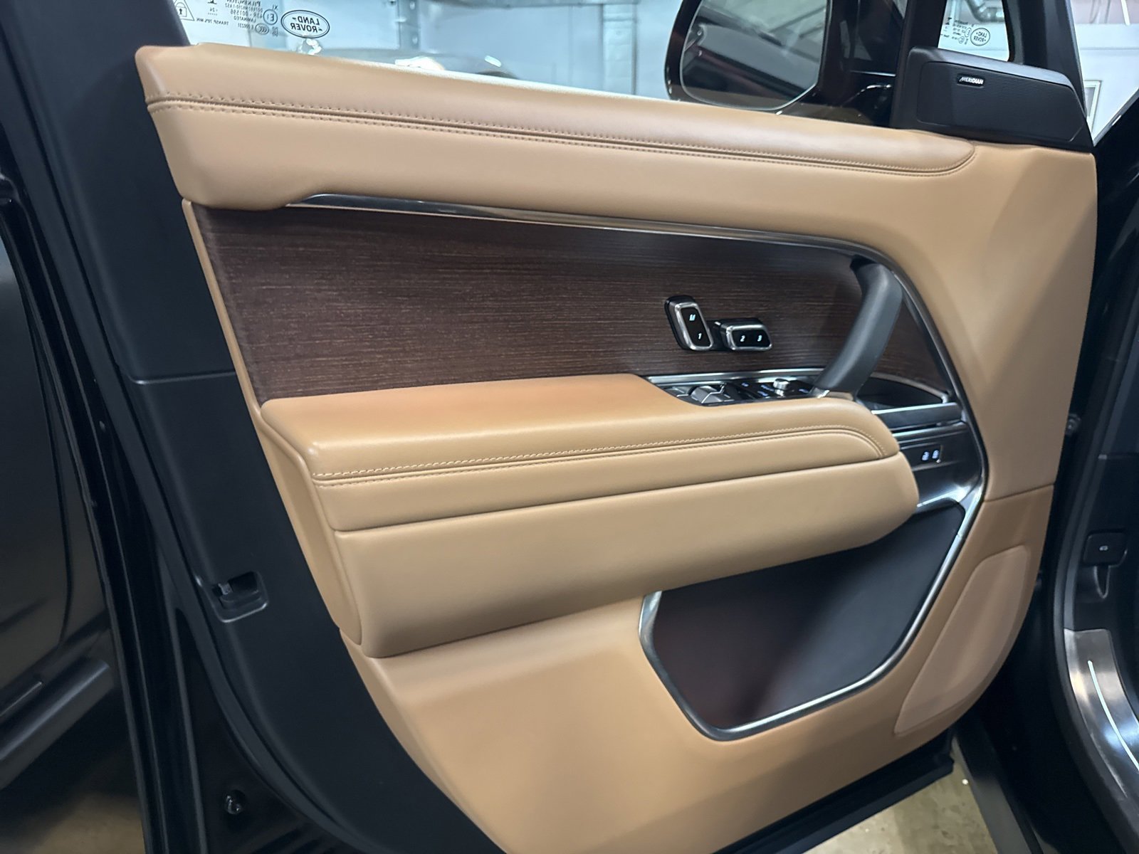 Used 2025 Land Rover Range Rover Long Wheelbase SE image 8