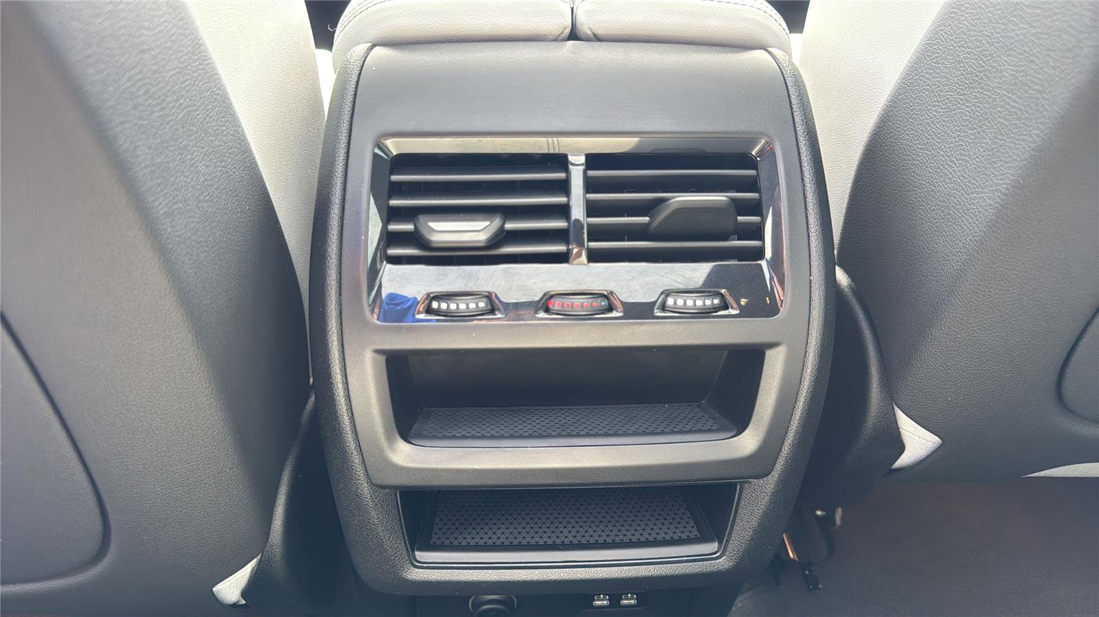 Used 2024 BMW X5 sDrive40i w/ Premium Package image 23