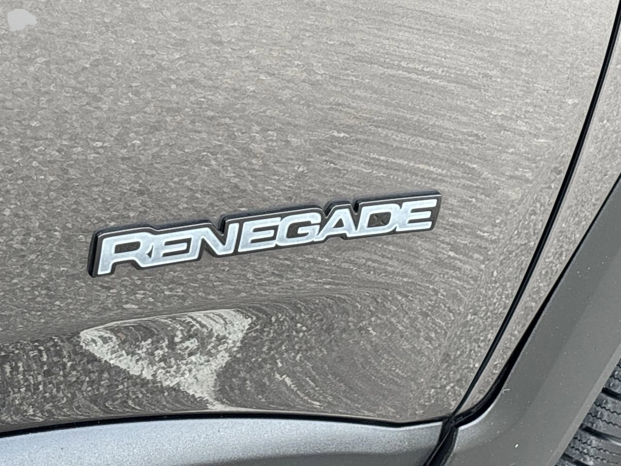 Used 2020 Jeep Renegade Altitude FWD image 8