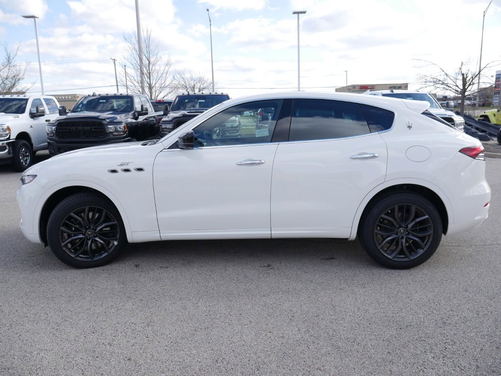 Used 2024 Maserati Levante GT Ultima image 11