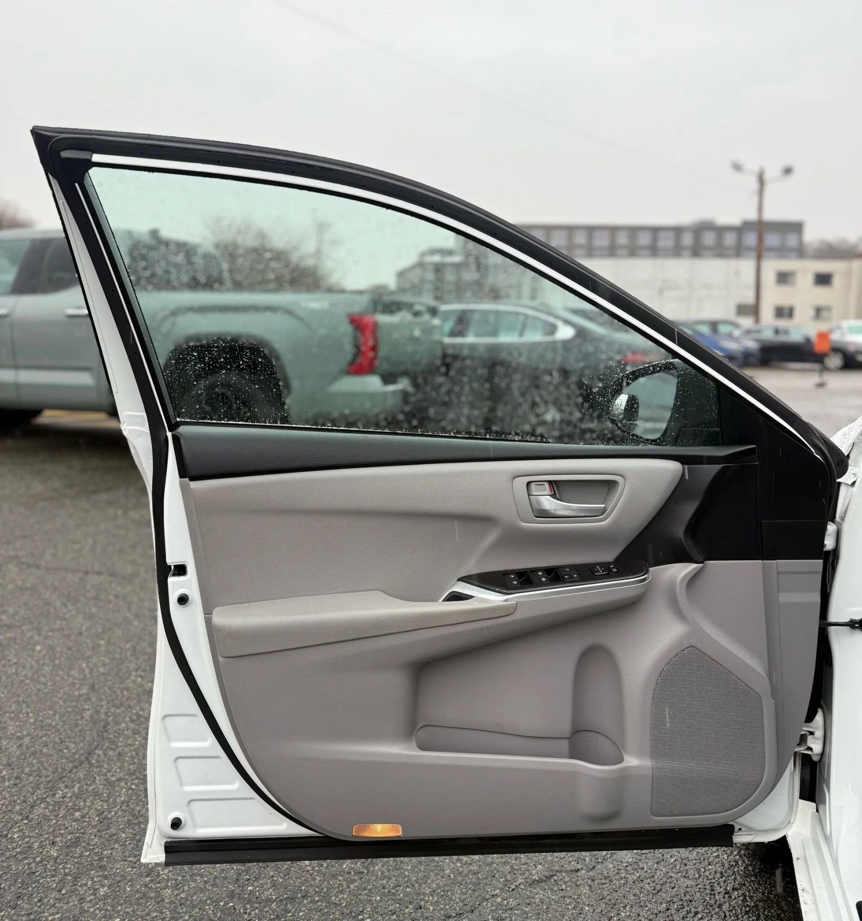 Used 2016 Toyota Camry LE FWD image 26