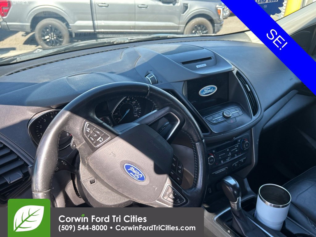 Used 2017 Ford Escape SE w/ SE Leather Comfort Package AWD/4WD image 9