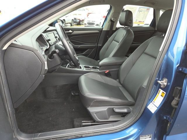 Used 2019 Volkswagen Jetta SE w/ Cold Weather Package image 9