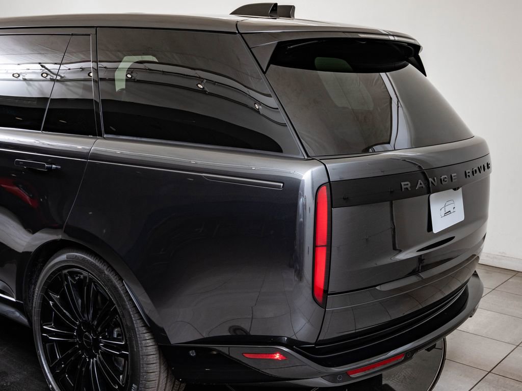New 2026 Land Rover Range Rover Long Wheelbase SE AWD/4WD image 18