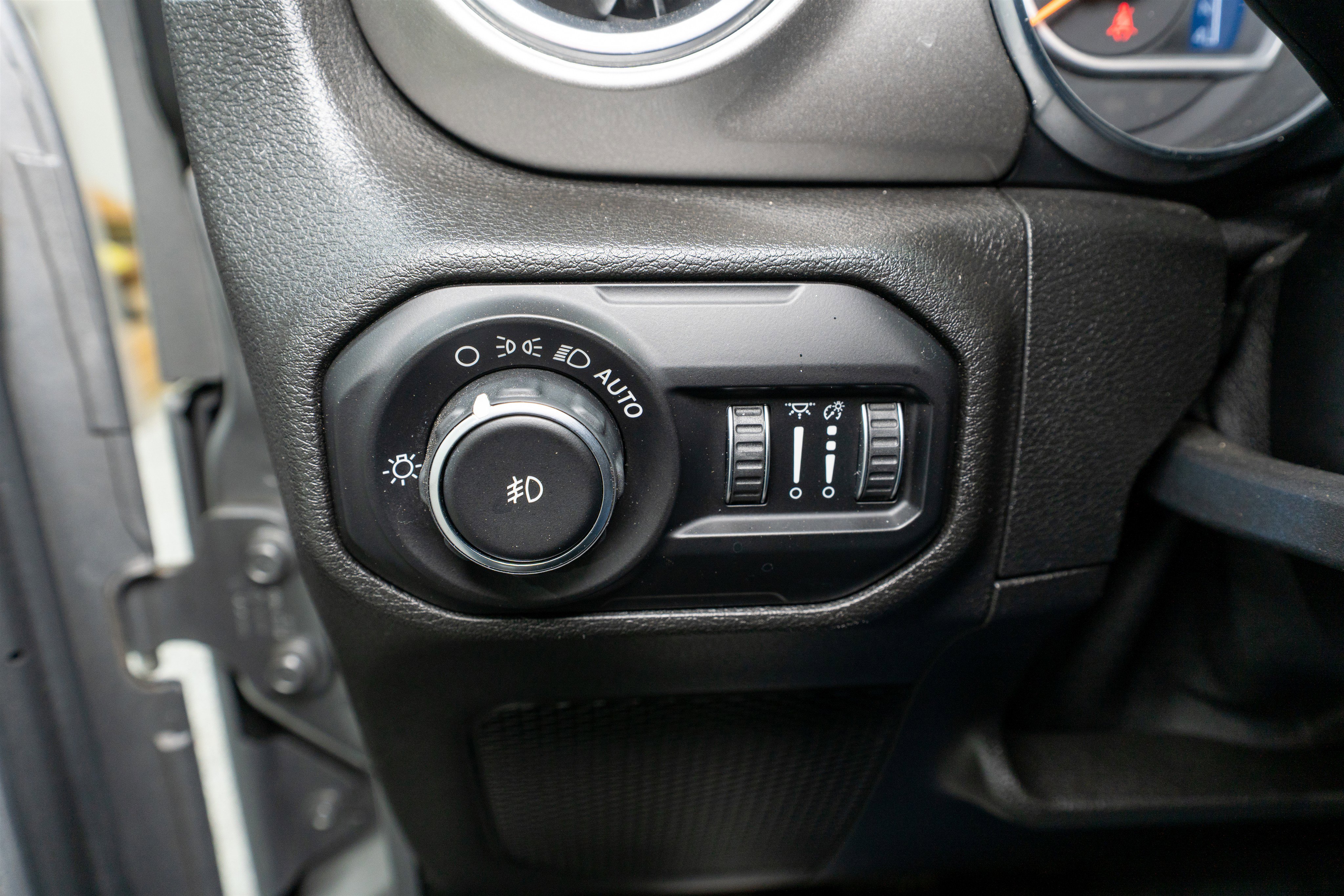 Used 2019 Jeep Wrangler Unlimited Sahara w/ LED Lighting Group image 28