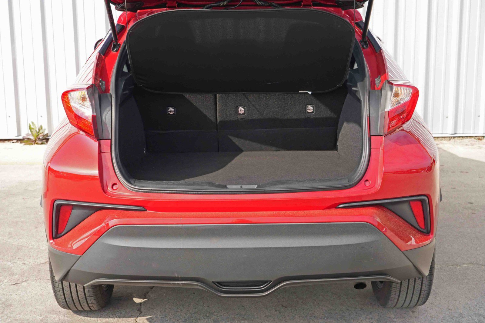 Used 2020 Toyota C-HR XLE image 9