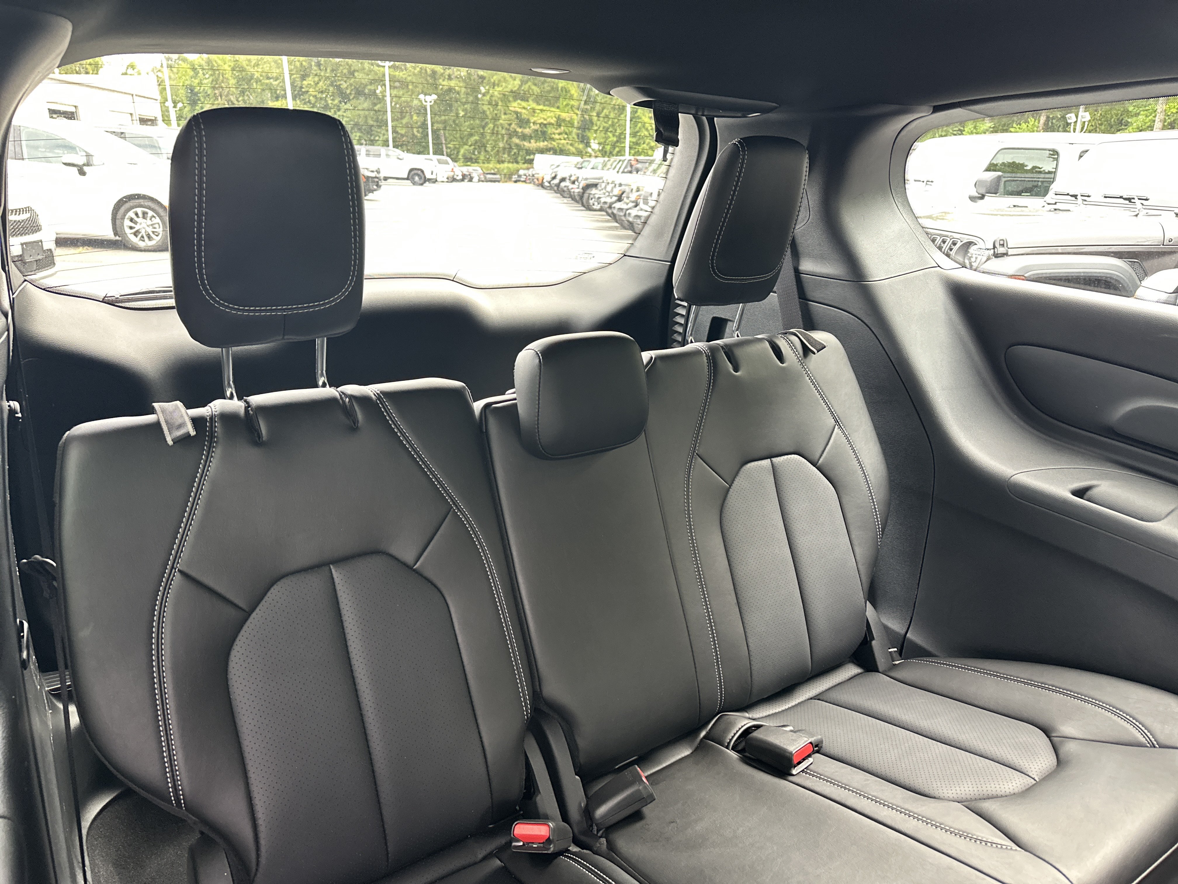 Used 2025 Chrysler Voyager LX FWD image 18