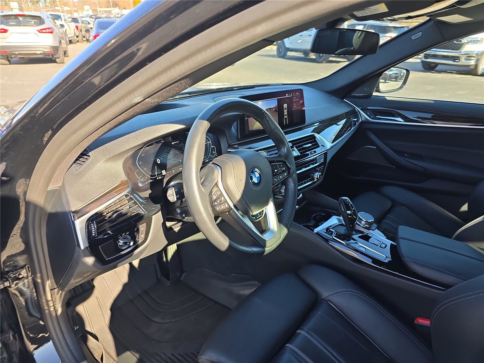 Used 2023 BMW 530e xDrive w/ Premium Package image 22