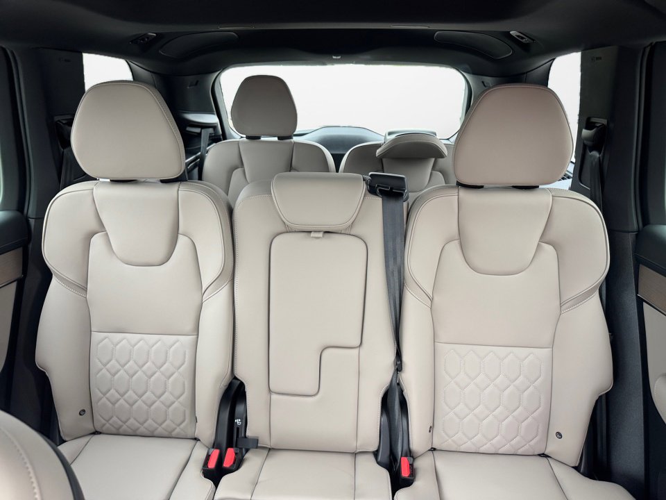 New 2026 Volvo XC90 B6 Plus w/ Protection Package Premier image 12