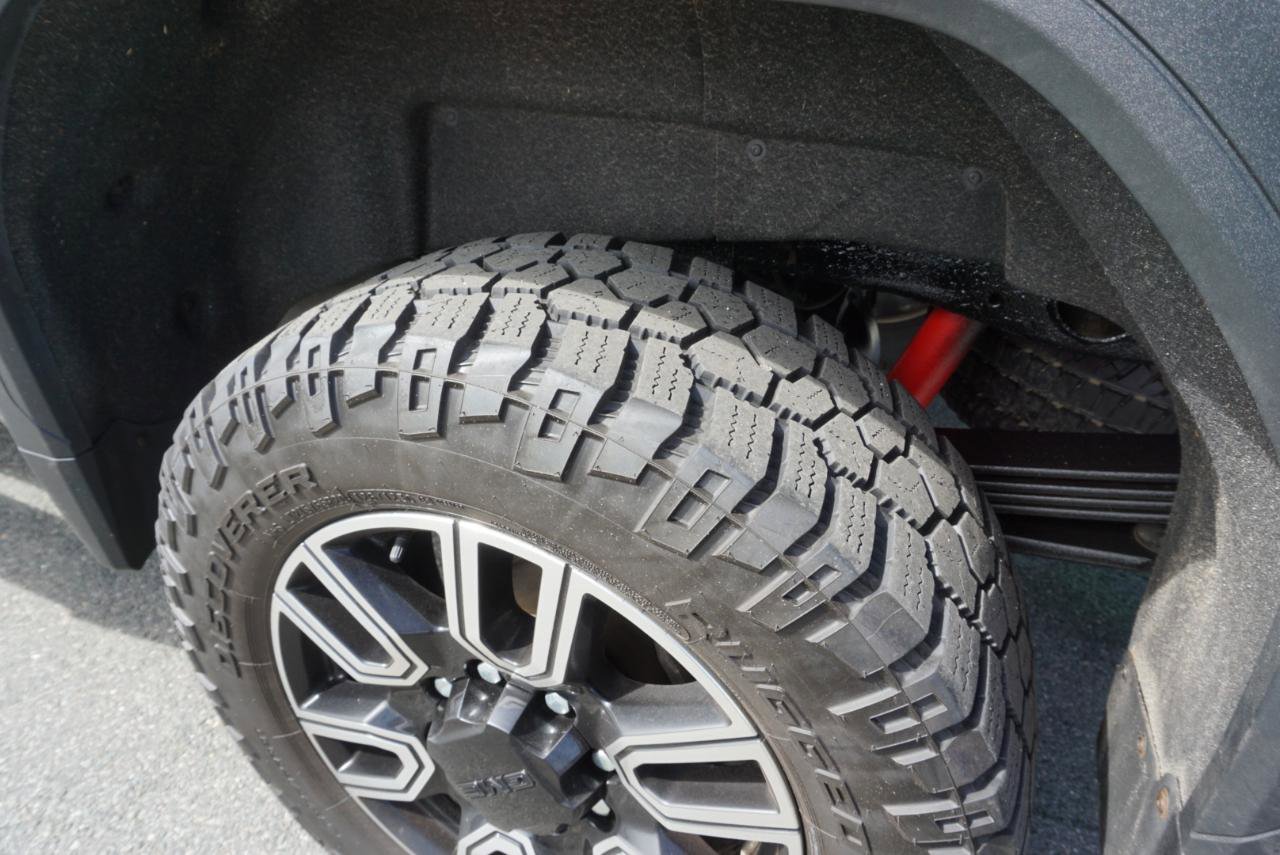 Used 2020 GMC Sierra 2500 AT4 w/ AT4 Premium Package image 12