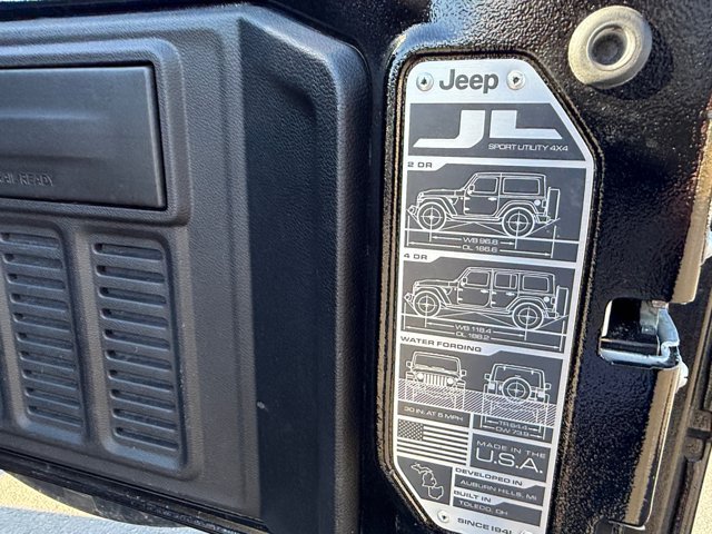 Used 2021 Jeep Wrangler Unlimited Sahara AWD/4WD image 26