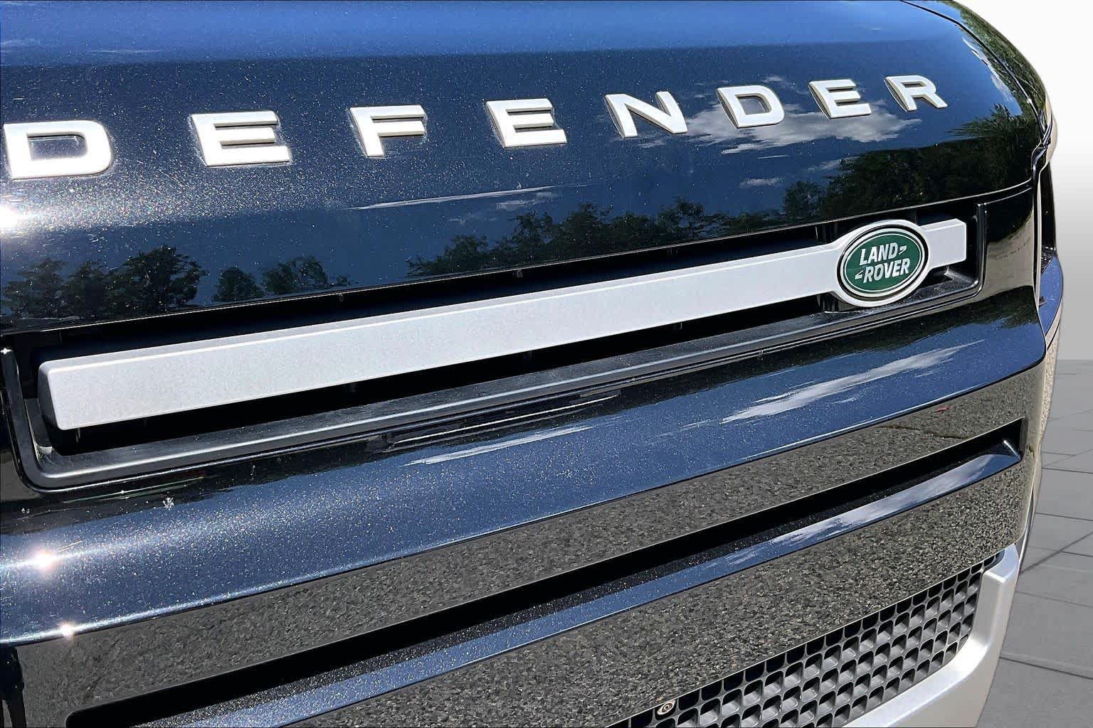 Used 2023 Land Rover Defender 110 SE AWD/4WD image 32
