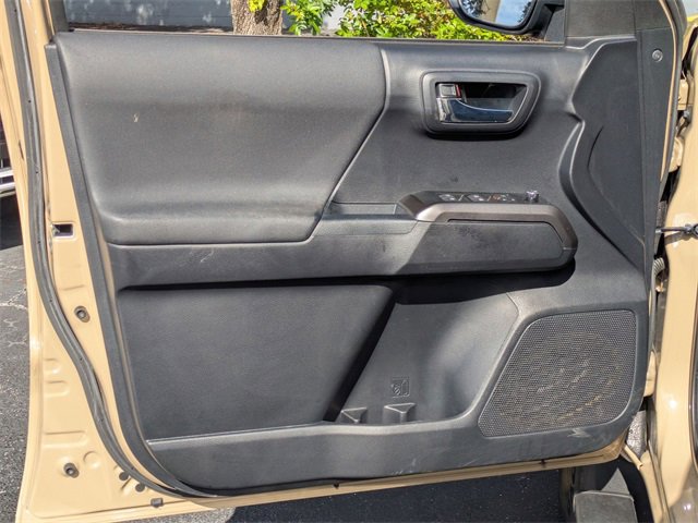 Used 2018 Toyota Tacoma TRD Sport image 9