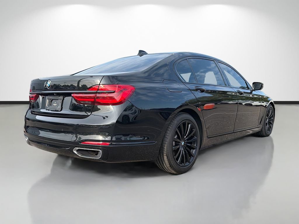 Used 2018 BMW 740i image 3