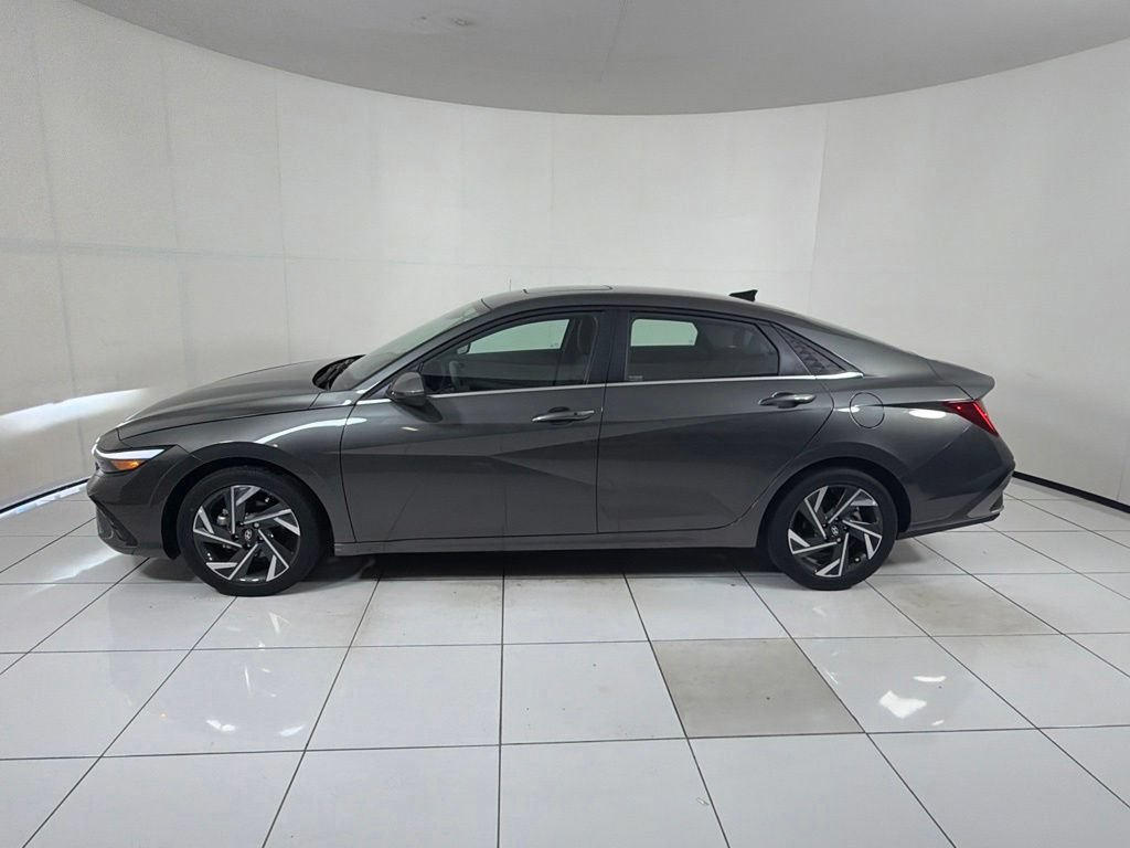 Certified 2025 Hyundai Elantra SEL FWD image 8