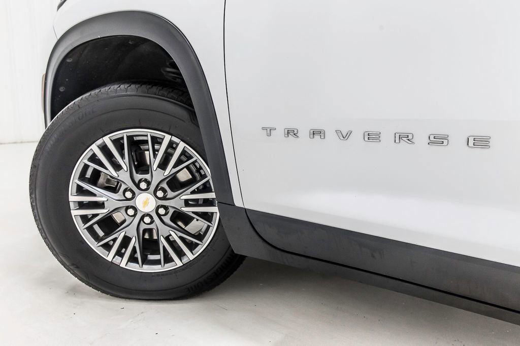 Used 2025 Chevrolet Traverse LT image 11