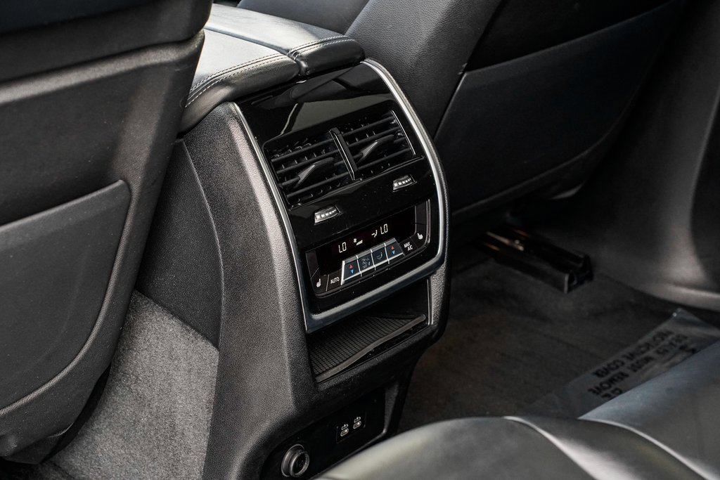 Used 2022 BMW X7 M50i image 22