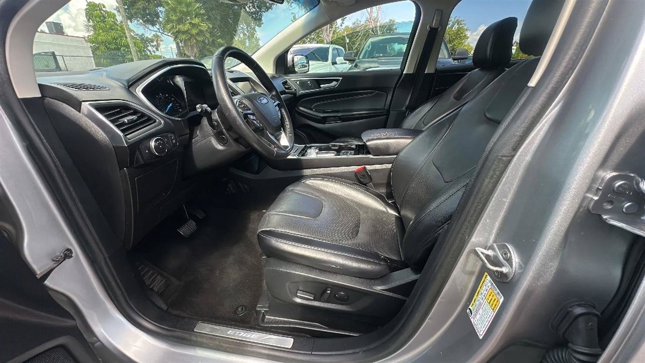 Used 2020 Ford Edge Titanium w/ Equipment Group 301A FWD image 20