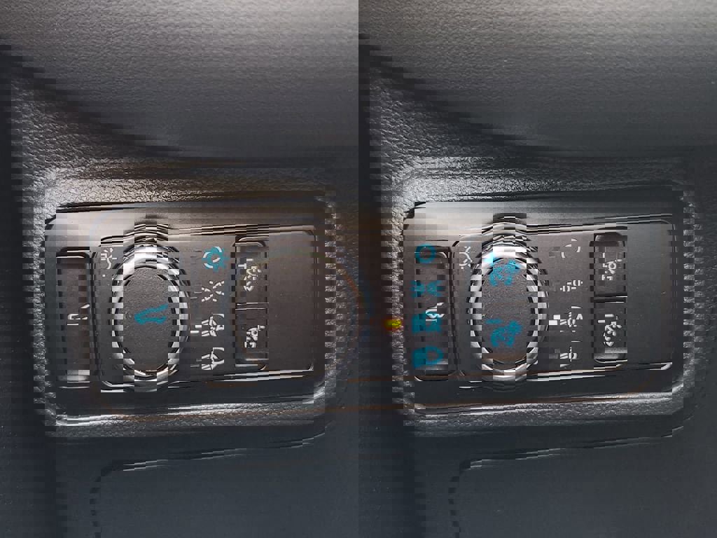 Used 2025 Ford Explorer Active AWD/4WD image 27